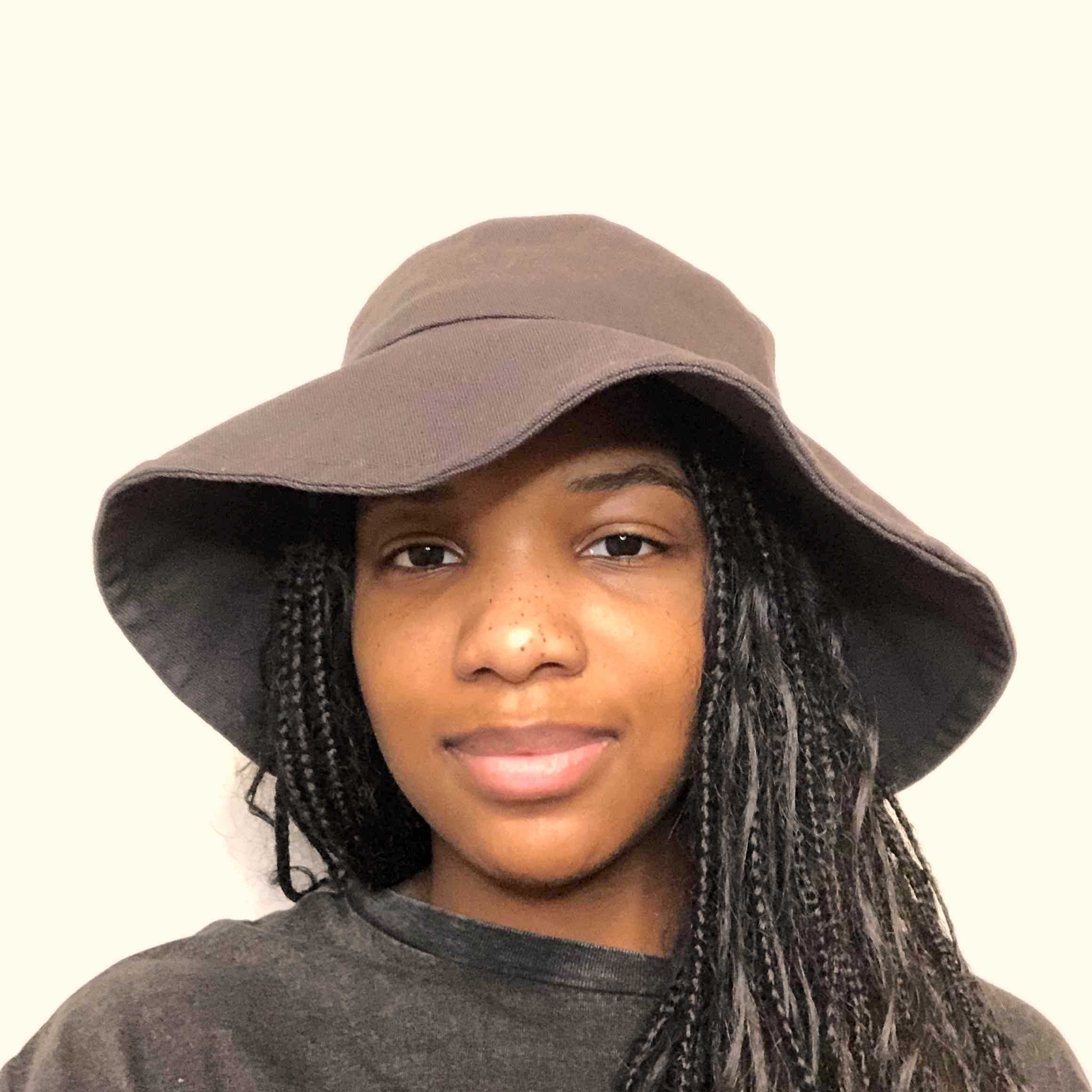 Image of black sunhat.