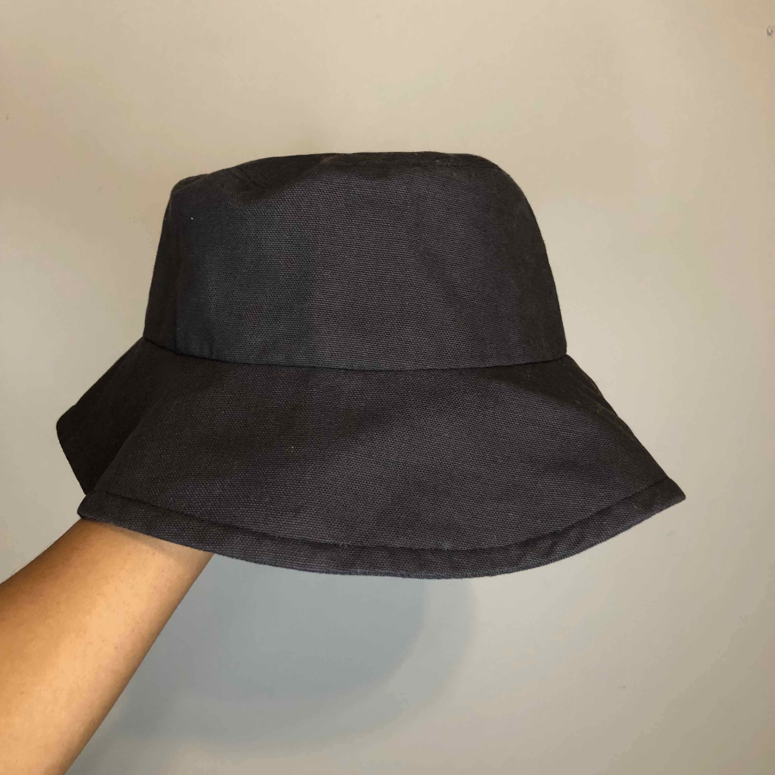 Image of black sunhat.