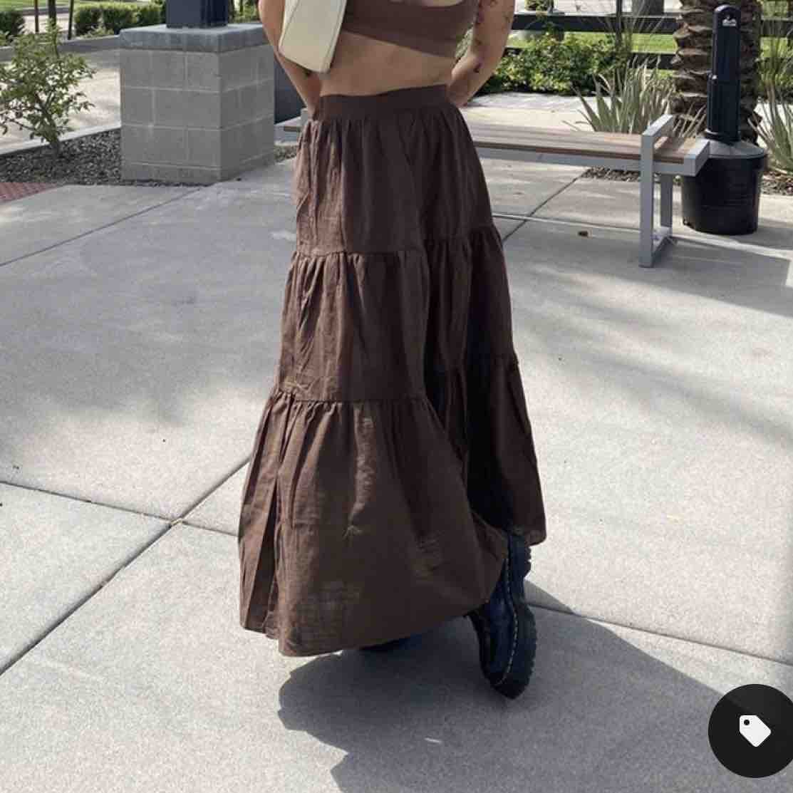 Inspiration photo for white tiered skirt.