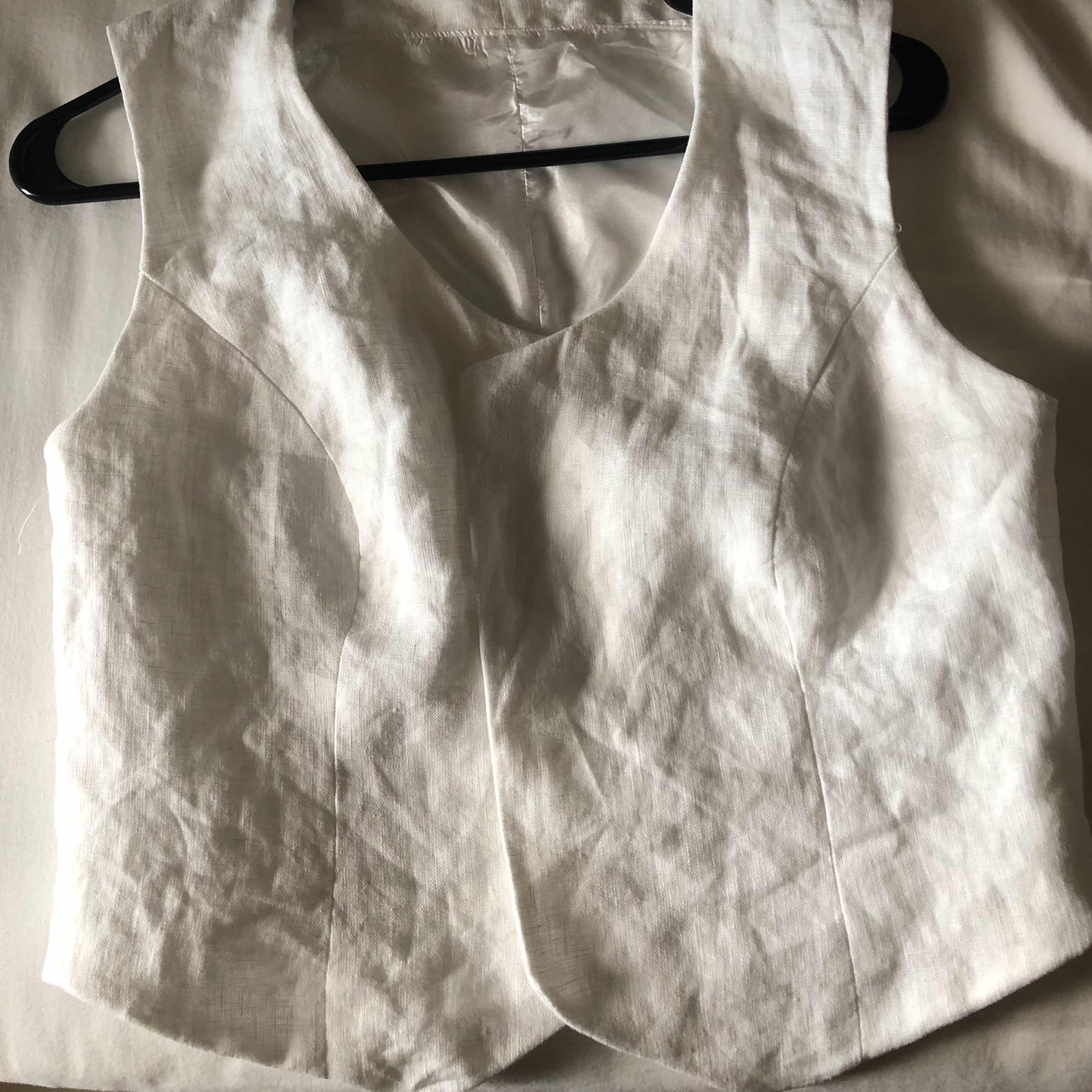 Image of completed vest without buttons.